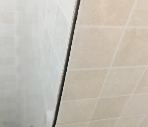 右江瓷砖空鼓维修公司分享阳台瓷砖脱落的修复过程可以分为以下几个步骤